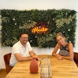Sandrine et Xavier Carroz-Putallaz, co-directeurs de l'Association Maétis, dans la salle de réunion au coeur de l'école de St-Pierre-de-Clages